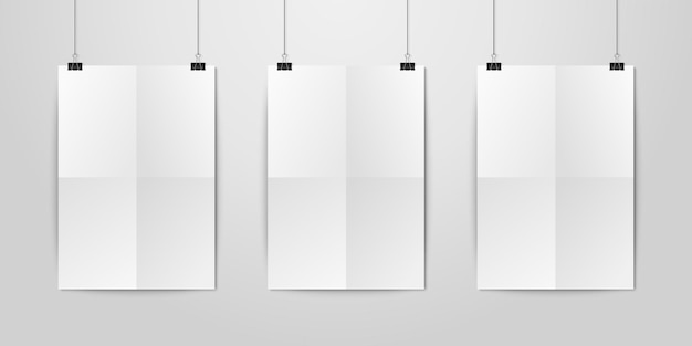 Trois affiches en papier pliées A4 verticales blanches réalistes vectorielles suspendues à une corde avec un clip de reliure sur une maquette de mur blanc Modèle de conception d'affiche vide pour maquette graphique