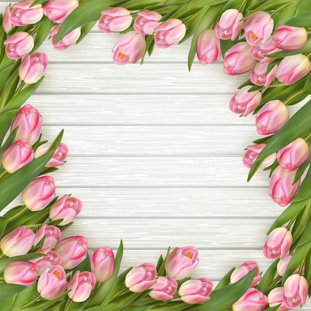 Tulipes roses sur fond en bois.