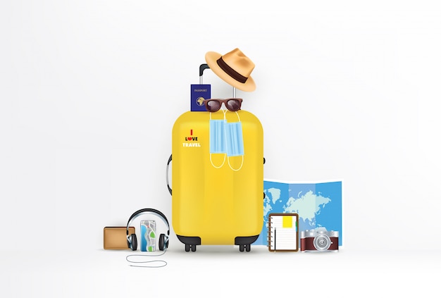 Valise jaune avec accessoires de voyage. concept de voyage