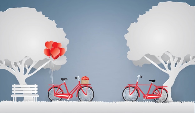 Vélo Rouge Et Coeur Dans Le Panier Sous L'arbre.