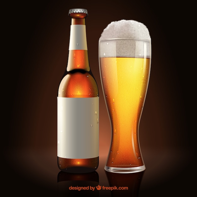 Verre de bière et bouteille avec étiquette