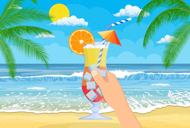 Verre De Boisson Fraîche, Cocktail D'alcool à La Main. Paysage De Palmier Sur La Plage.