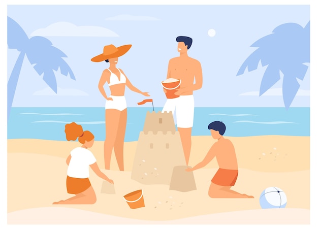 Actividades familiares de verano. Niños, mamá y papá haciendo castillos de arena en la playa. Para resort tropical, vacaciones, turismo