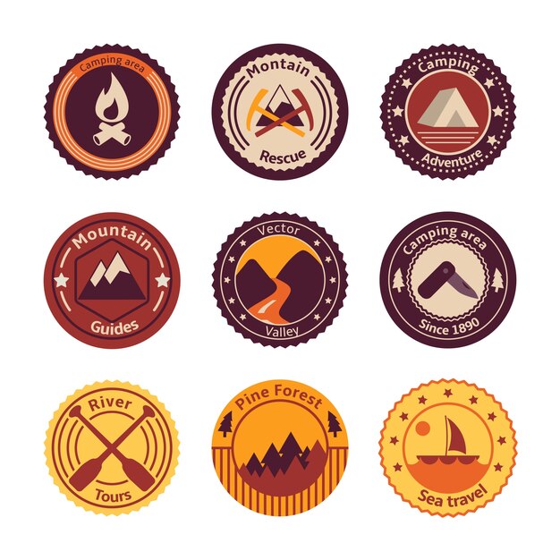 Al aire libre turismo camping plano insignias conjunto de la carretera árbol de montaña y la naturaleza ilustración vectorial aislado