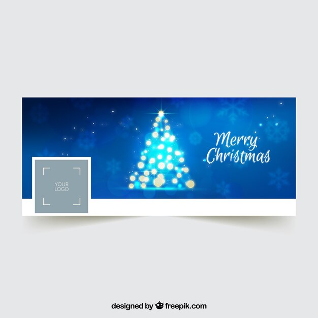 Árbol de navidad borroso sobre un fondo azul