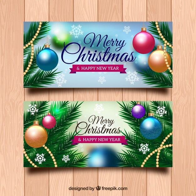 Banners desenfocados con bolas de navidad