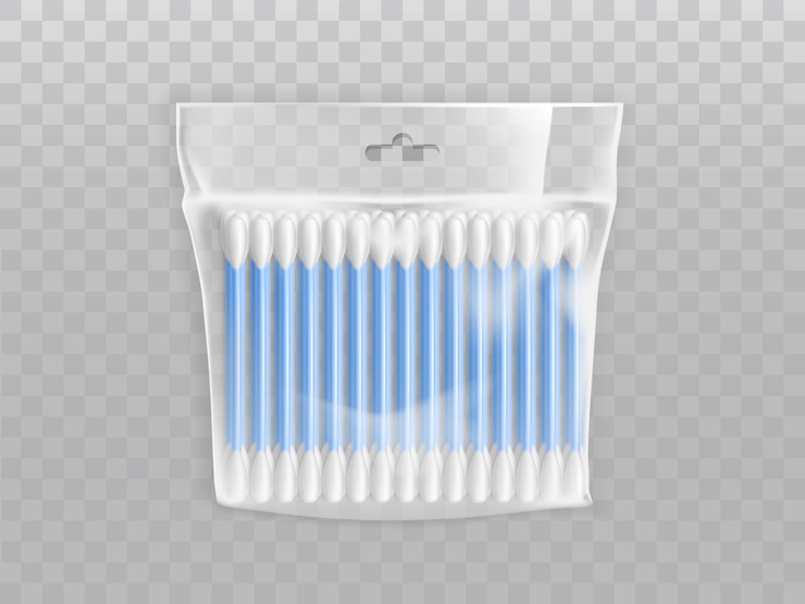 Vector gratuito bastoncillos de algodón o hisopos en un paquete de plástico en blanco con agujero para colgar