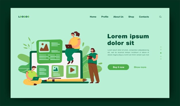 Blogueros e influencers que escriben artículos y publican contenido. Autores de blogs que usan computadoras portátiles, gritando en la página de inicio del megáfono