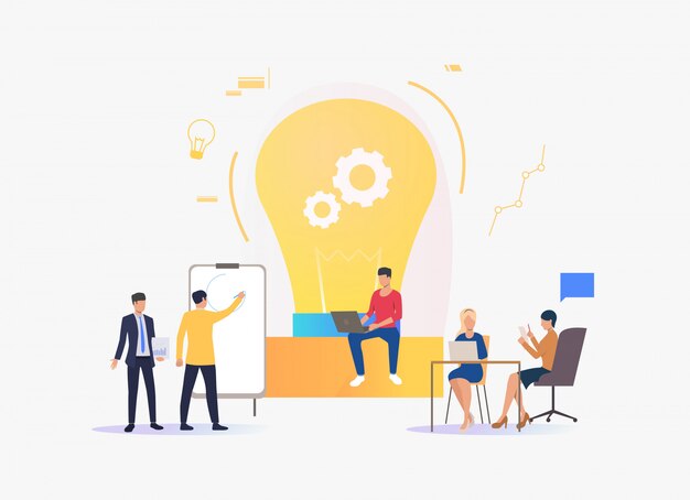 Bombilla, gente discutiendo ideas y trabajando.