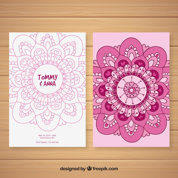 Vector gratuito bonita invitación de boda dibujada a mano con un mandala