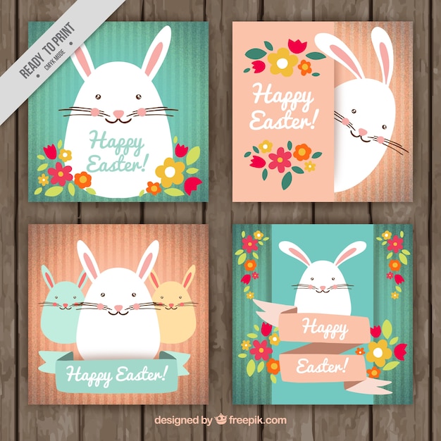 Vector gratuito bonitas tarjetas del día de pascua con conejitos y flores