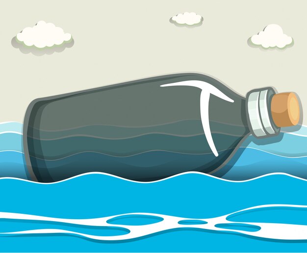 Botella vacía flotando en el mar
