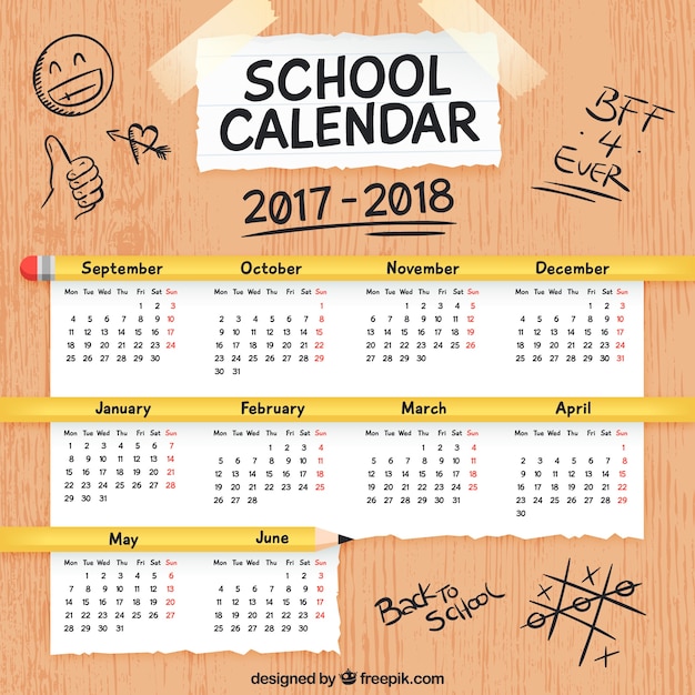 Calendario escolar en una mesa