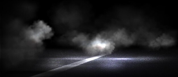 Carretera de asfalto húmeda con línea de marca cubierta de humo