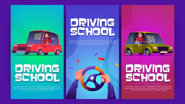 Vector gratuito carteles de dibujos animados de la escuela de manejo con las manos del conductor en el volante del automóvil hombre y mujer sentados en automóviles lecciones automáticas para anuncios de cursos educativos de licencia folletos de ilustración vectorial