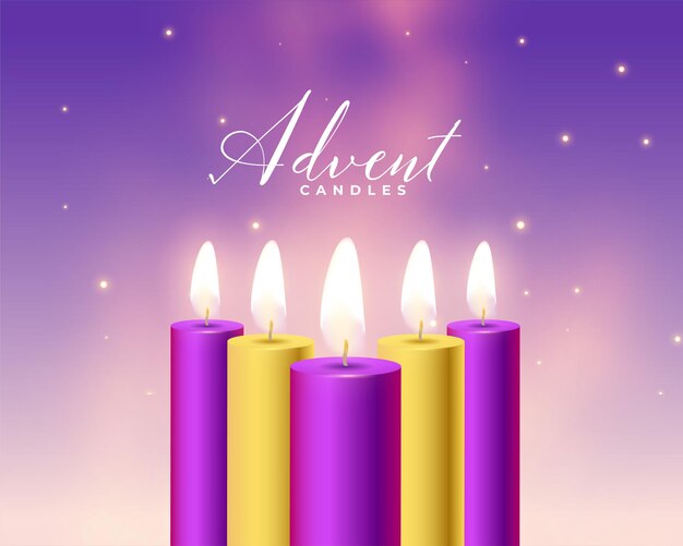 Cinco velas de adviento en color morado y dorado.