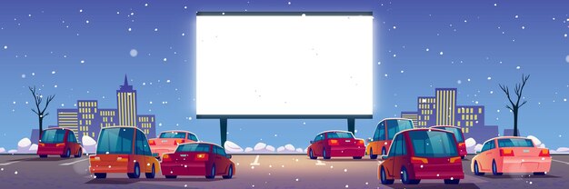 Cine al aire libre, autocine con autos en estacionamiento al aire libre en invierno.