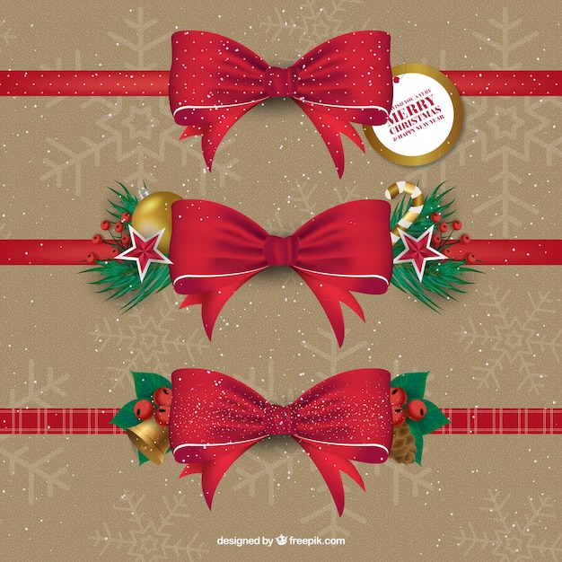 Cintas rojas de navidad con adornos