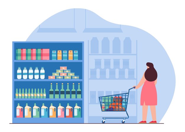Cliente con carro comprando variedad de alimentos en la tienda de comestibles. Mujer eligiendo productos en los estantes del supermercado, de pie en la ilustración de vector plano de pasillo. Departamento de hipermercado, concepto de consumismo