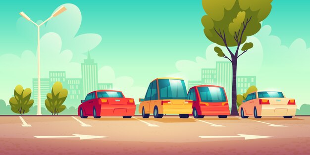 Coches en el aparcamiento de la calle de la ciudad con señalización vial