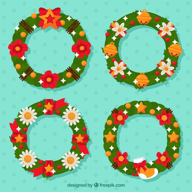 Colección de cuatro coronas navideñas verdes