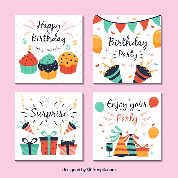 Colección de cuatro tarjetas de cumpleaños cuadradas en diseño plano