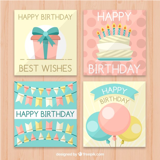Colección de cuatro tarjetas de cumpleaños cuadrados en diseño plano
