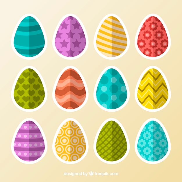 Vector gratuito colección de diferentes huevos de pascua en varios colores