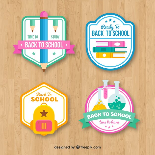 Colección de etiquetas de vuelta al colegio con elementos