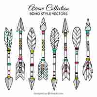Vector gratuito colección de flechas boho con plumas dibujadas a mano