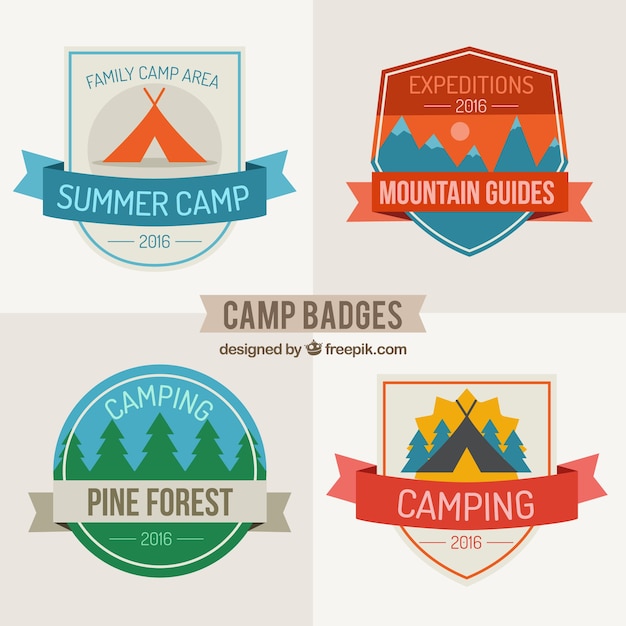 Vector gratuito colección de insignias de campamento de verano