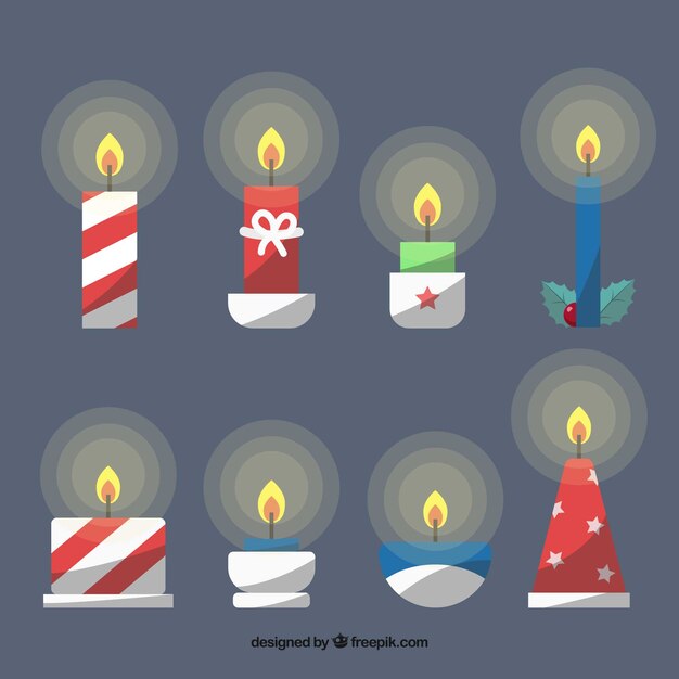 Colección de ocho velas de navidad encendidas