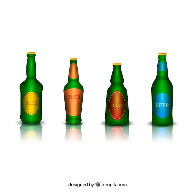 Vector gratuito colección realista de botellas de cerveza con etiqueta