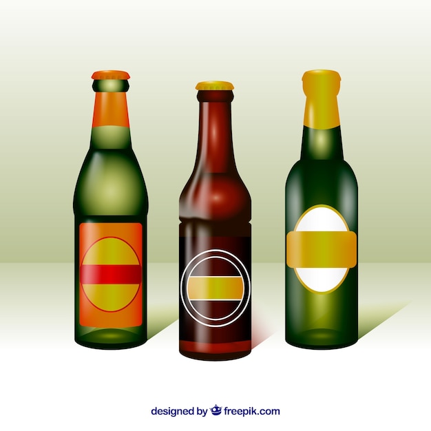 Vector gratuito colección realista de botellas de cerveza