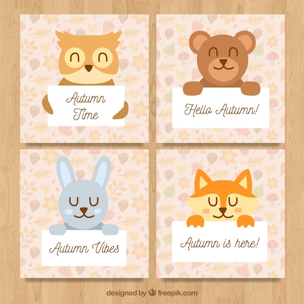 Vector gratuito colección de tarjetas de otoño con lindos animales