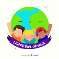 Vector gratuito composición del día de la paz con niños de la mano alrededor del mundo