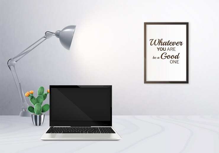 Vector gratuito composición de maqueta de dispositivo realista con computadora portátil de pantalla en blanco en escritorio de superficie gris con cactus de lámpara y póster en ilustración de vector de pared