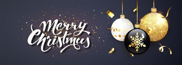 Concepto de tarjeta de felicitación de Navidad feliz. Juguetes navideños colgantes y con luz sobre fondo oscuro. Plantilla de cartel de Navidad