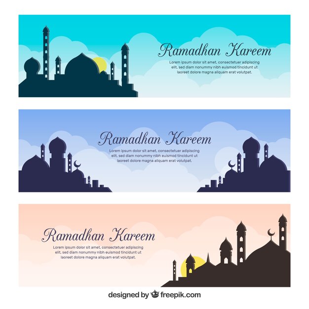 Conjunto de banners de ramadán con siluetas de mezquitas 