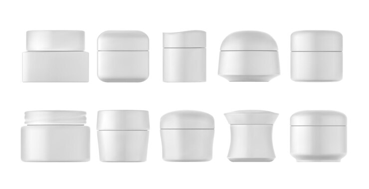 Vector gratuito conjunto de botellas de crema sobre fondo blanco conjunto de frascos aislados ilustración 3d