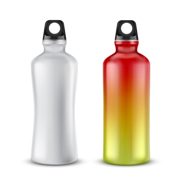 Conjunto de botellas de plástico en blanco con tapas para bebidas, aisladas sobre fondo.