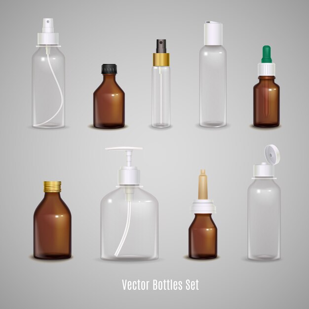 Conjunto de diferentes botellas vacias transparentes