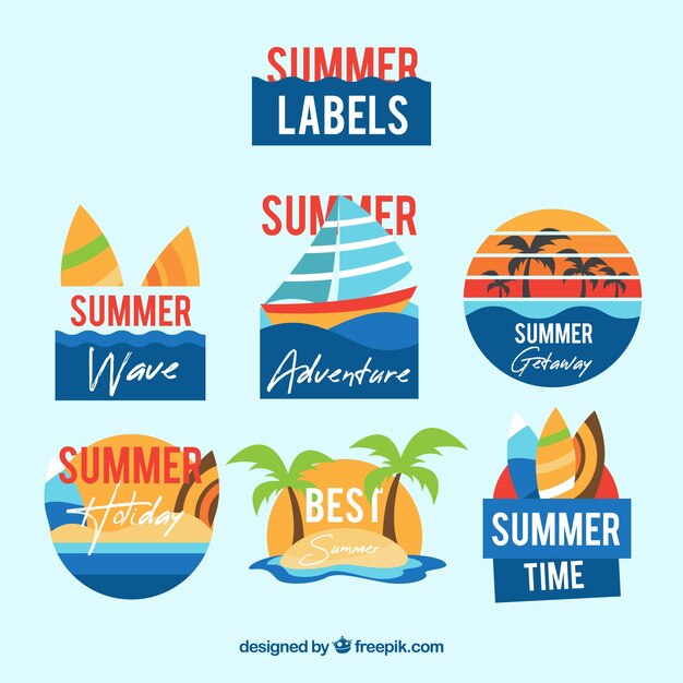 Conjunto de etiquetas coloridas de verano con elementos de playa en estilo plano