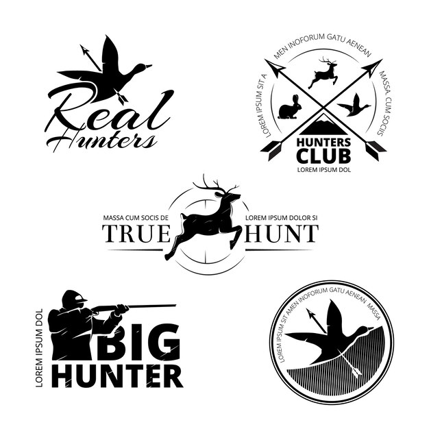 Conjunto de etiquetas de vector de club de caza, logotipos, emblemas. Ilustración de ciervos y rifles, puntería y renos de animales