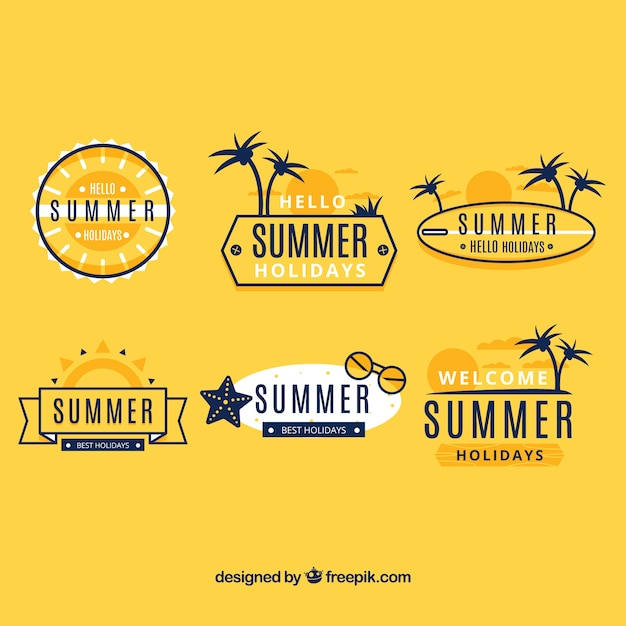 Vector gratuito conjunto de etiquetas de verano con elementos de playa en estilo hecho a mano