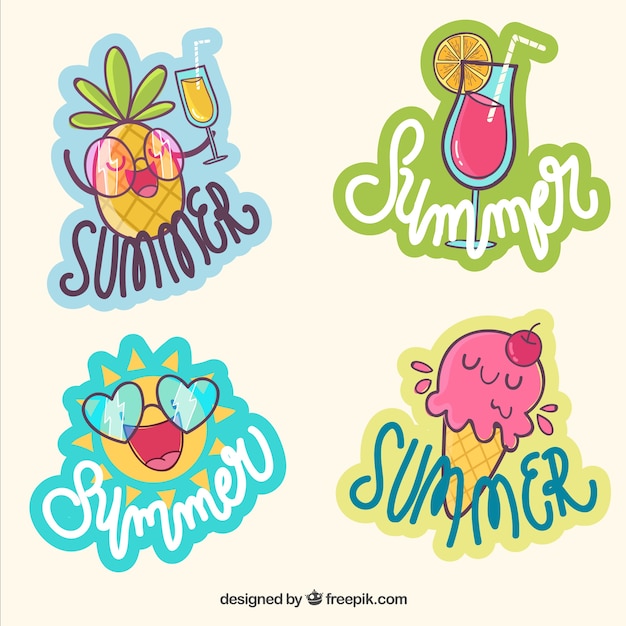 Vector gratuito conjunto de etiquetas de verano con elementos de playa