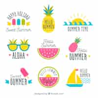 Vector gratuito conjunto de insignias de verano con elementos de playa