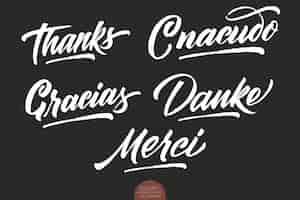 Vector gratuito conjunto de letras dibujadas a mano de grunge vectorial gracias en diferentes idiomas. elegante caligrafía manuscrita moderna con cita agradecida. afiche de tipografía oscura. para tarjetas, invitaciones, impresiones, etc.