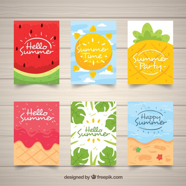 Conjunto de tarjetas de verano con frutas y playa
