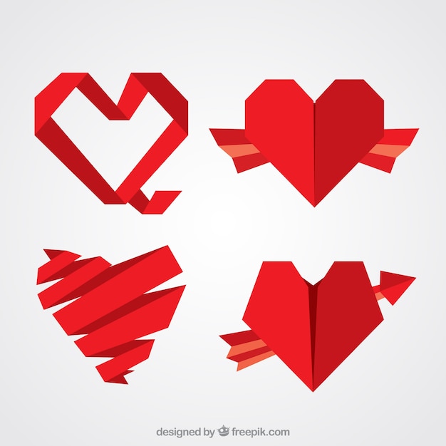 Cuatro corazones rojos de origami